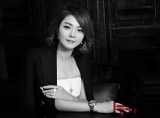 戴为红木总经理翁肖尤打造出民族文化品牌