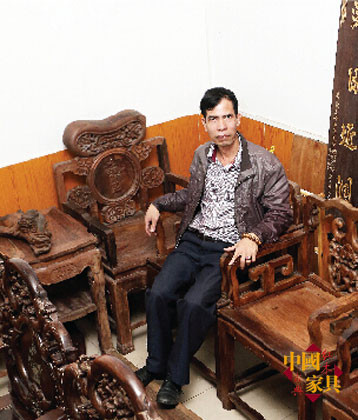京族收藏家梁喜文和他的黄花梨独板木雕挂画-1