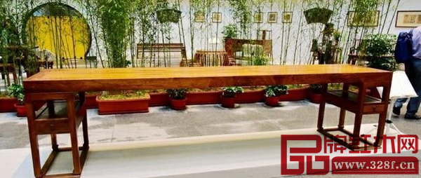 巨型罕见海南黄花梨圆木在昆明展出-2