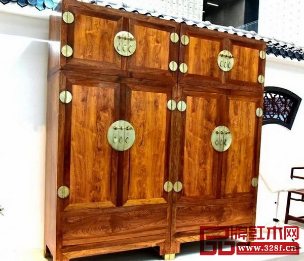 巨型罕见海南黄花梨圆木在昆明展出-3
