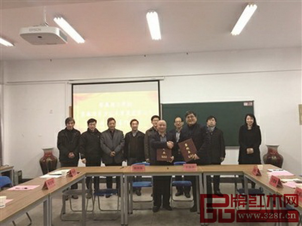 东方红木与学校达成合作协议共建研发基地-1
