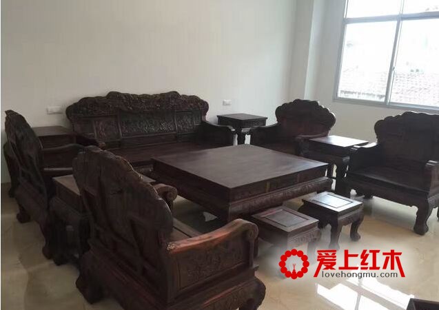 为了防止红木家具开裂变形，干燥度该如何把控？