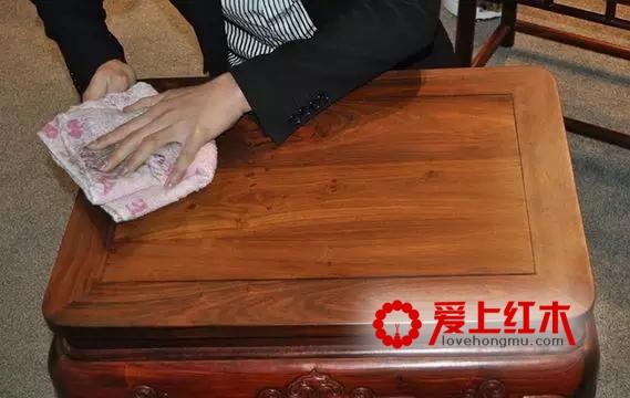 红木家具遇水怎么办？-1