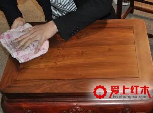 红木家具遇水怎么办？