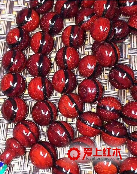 “一线天”小叶紫檀手串你听说过吗？-2