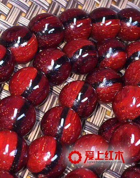 “一线天”小叶紫檀手串你听说过吗？-3