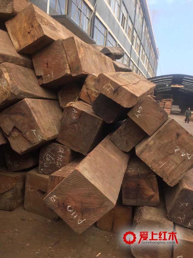 红木家具精品怎么出？从选材到漆髹不简单-1