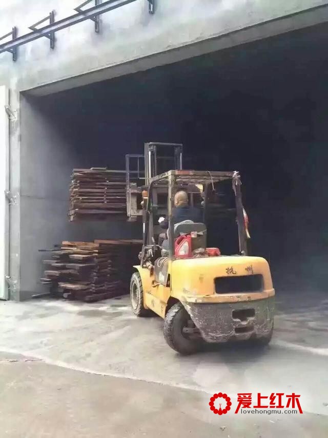 红木家具精品怎么出？从选材到漆髹不简单-3
