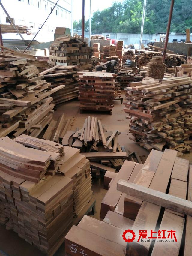 红木家具精品怎么出？从选材到漆髹不简单-2