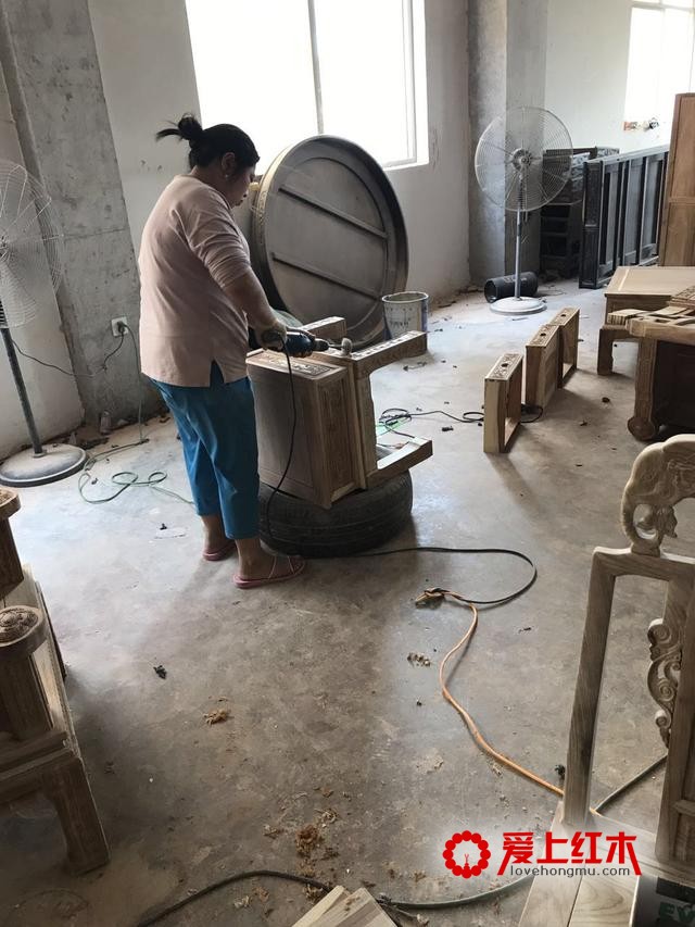 红木家具精品怎么出？从选材到漆髹不简单-8