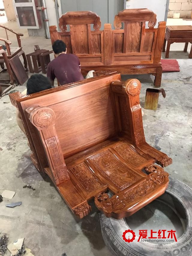 红木家具精品怎么出？从选材到漆髹不简单-9
