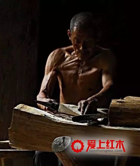 红木家具的刨削可是一门技术活-1