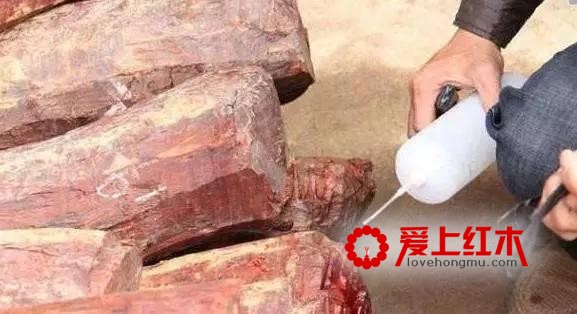 进入小叶紫檀文玩的第一步：了解小叶紫檀工艺制作过程-1