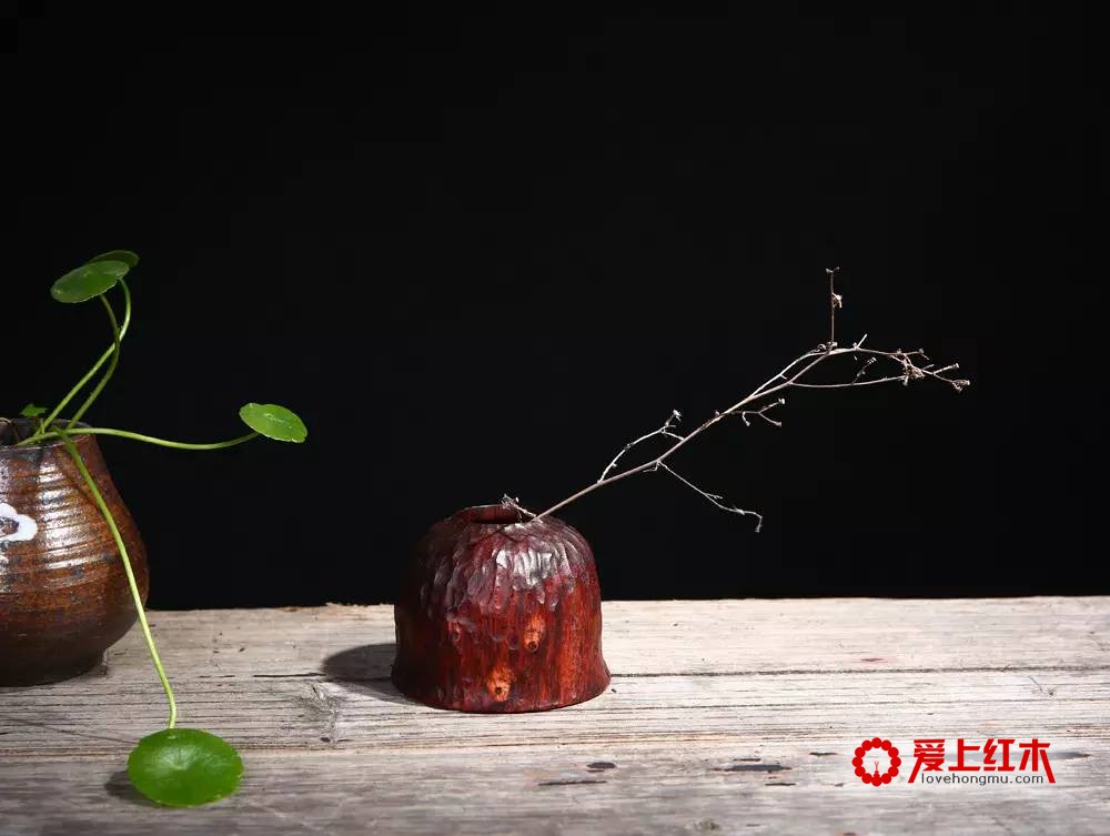 充满中式元素的檀木花瓶装饰摆件欣赏【图】-1
