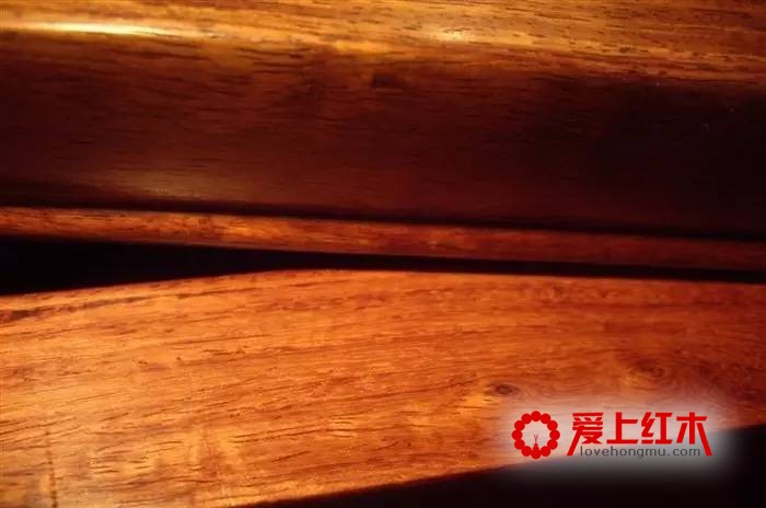 草花梨资料介绍 红木家具市场上的草花梨是红木吗-1
