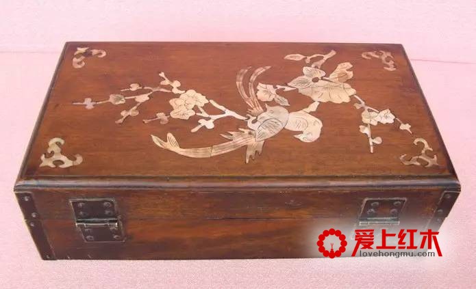 草花梨资料介绍 红木家具市场上的草花梨是红木吗-3