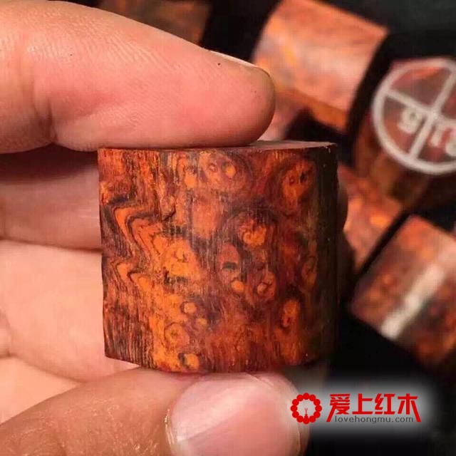 小叶紫檀的瘤疤是如何形成的，瘤疤纹路有几种？-2