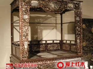 晚清酸枝木镶螺钿嵌大理石架子床