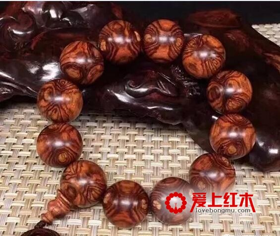 海南黄花梨有几种经典纹理，你喜欢哪一种纹理的手串呢！-5