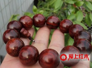 小叶紫檀的正确盘玩方法，80%的玩友都知道