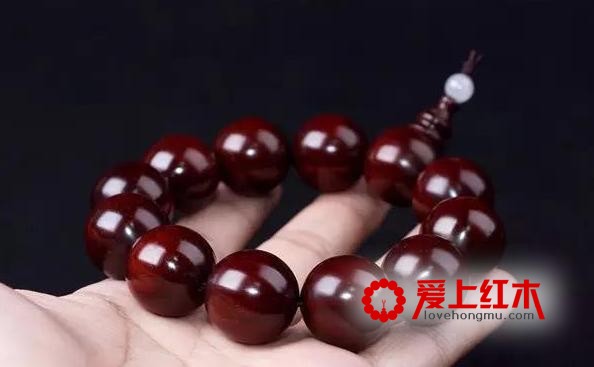 紫檀手串盘不出包浆？可能是你盘玩方法错了！-1