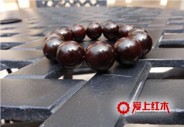 小叶紫檀手串干手盘玩方法与要点-1