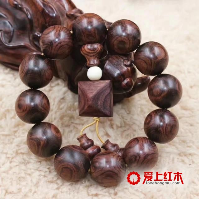 夏季海南黄花梨小叶紫檀等木质手串要如何保养？-1