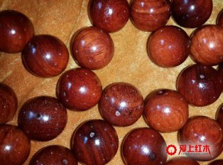 夏天佩戴小叶紫檀要注意什么？