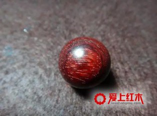 为什么小叶紫檀越盘棕眼越多？
