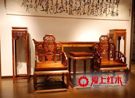 紫檀纤维异常细腻 最适合雕刻