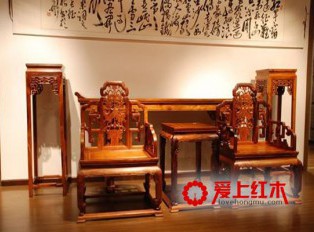 紫檀纤维异常细腻 最适合雕刻