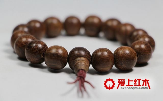 在炎炎夏季该怎么玩沉香手串？-1