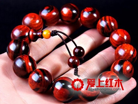 小叶紫檀手串掉色怎么办？