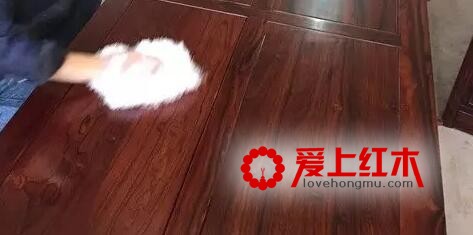 别让洗洁精、肥皂水、湿抹布毁了你的家具！-2