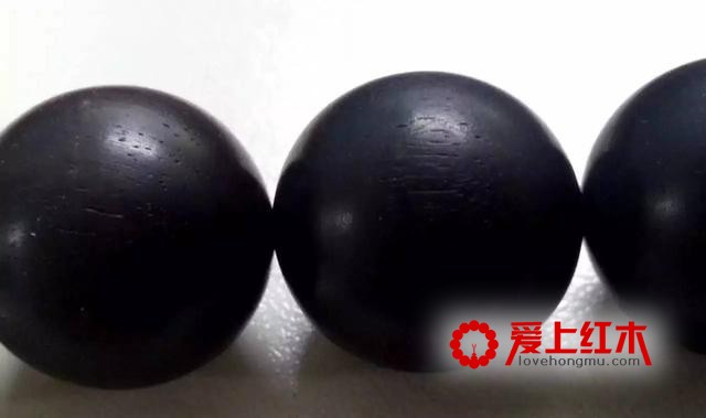 为什么你的小叶紫檀手串为什么越盘越乌黑？-2