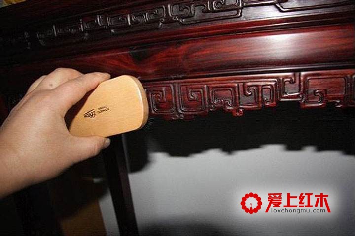 换季了 红木家具要如何保养