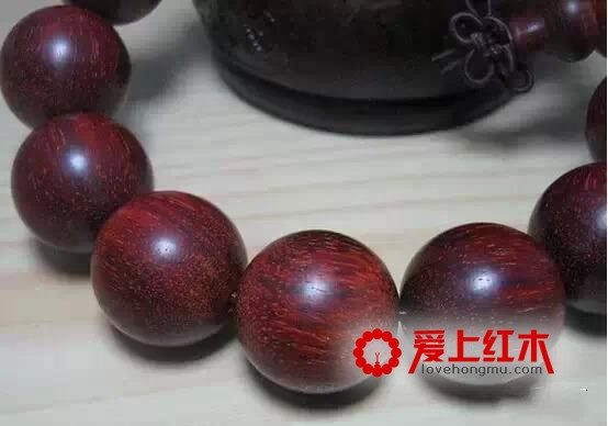 如何区分小叶紫檀和酸枝木手串-3