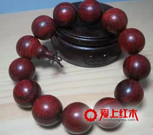 如何区分小叶紫檀和酸枝木手串-1