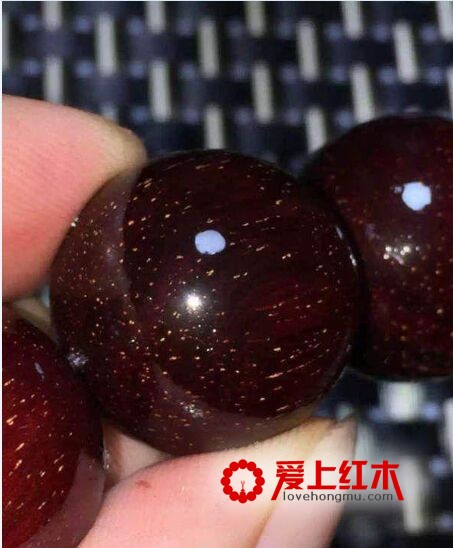 为什么你的小叶紫檀手串越玩越黑？-1