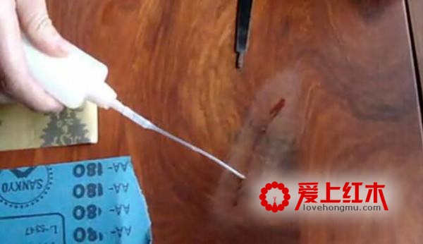 如何才能正确地修复红木家具的伤痕