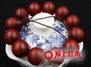 红檀木手串盘玩方法