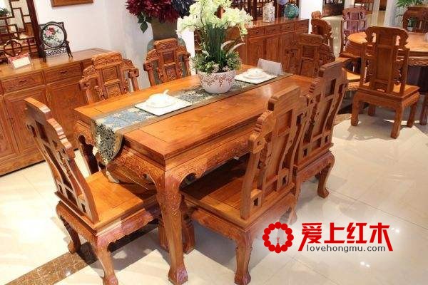 不要用过干过湿抹布擦拭大漆家具