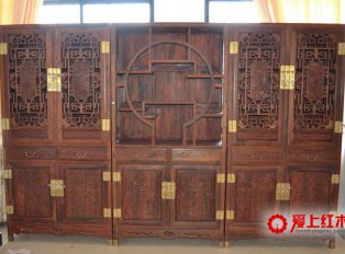 冬季气候干燥 红木衣柜保养很重要