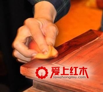 冬季来临为防干裂 教您红木保养巧去污