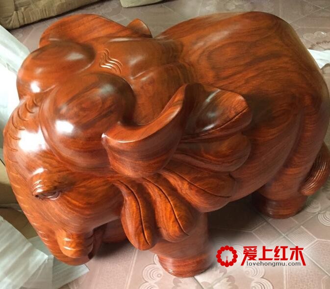 用红木雕刻成的大象摆件一般使用什么材质-1