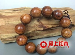 黄花梨手串在把玩前应该如何保养？