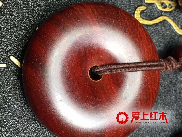这枚鸡血红平安扣，看了就想上手是怎么回事？-3