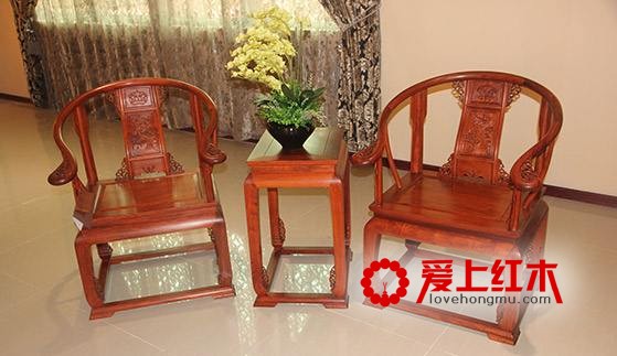 千万注意：红木家具不要用湿布擦拭