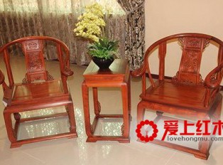 千万注意：红木家具不要用湿布擦拭