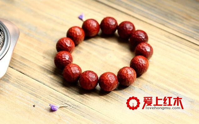 紫檀手串在新中式风的环境下该如何做？-2